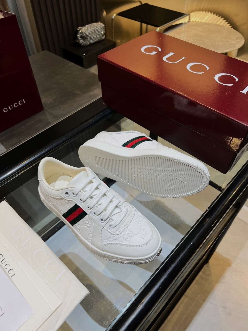 Gucci Green and Red Stripe Low-Top Sneakers - Rounded Toe